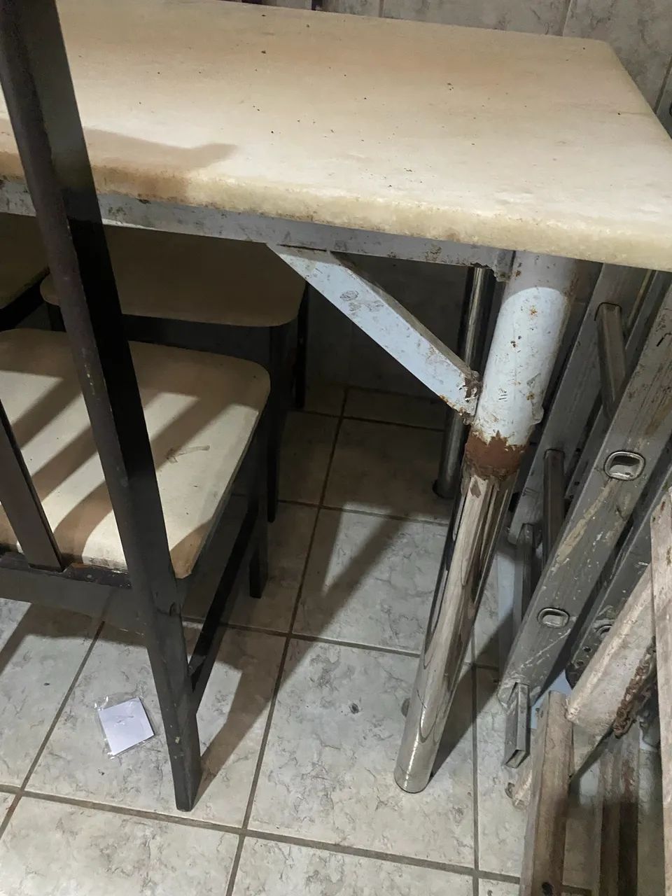 Conjunto de mesa com cadeiras  - Foto 5