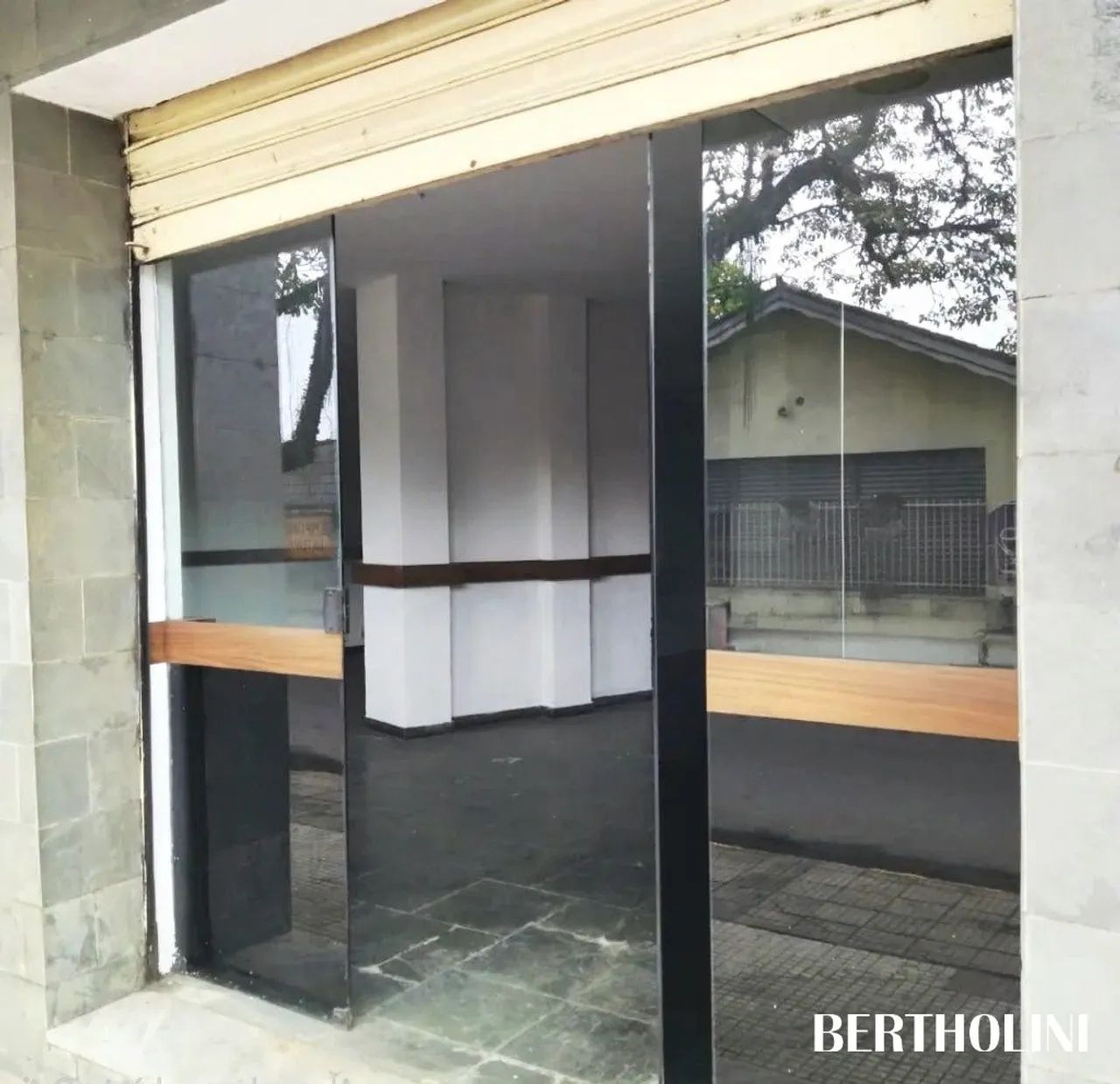 Ampla loja de esquina no Centro de Resende-RJ - Foto 2