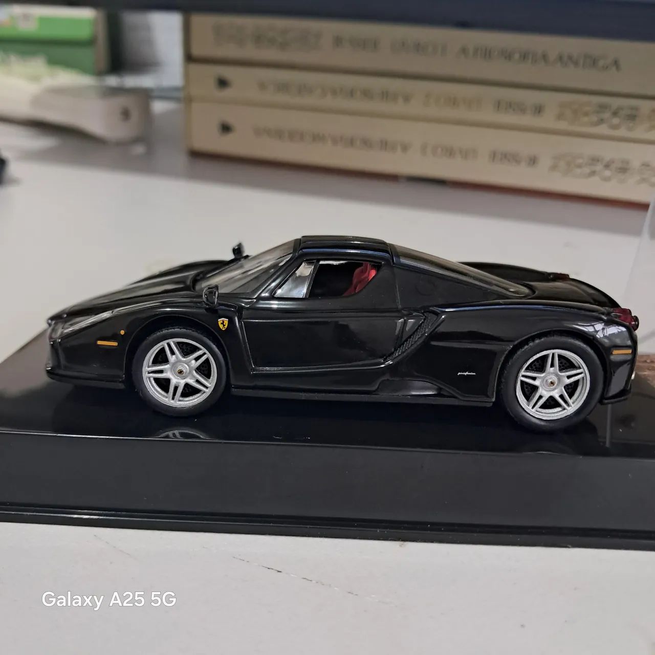 MINIATURA ENZO FERRARI PRETA - Foto 3