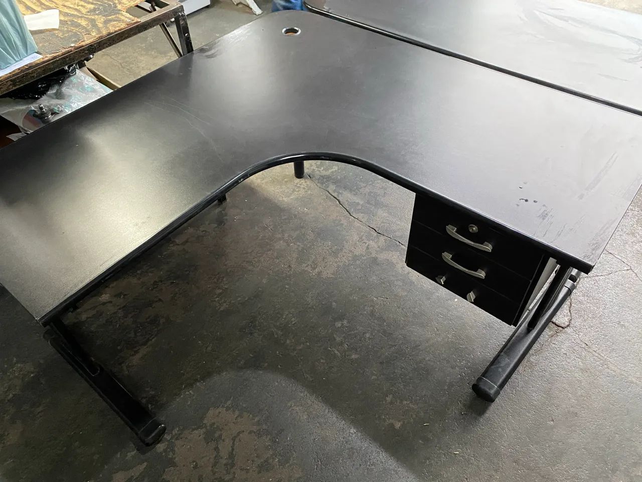Mesa, escrivaninha com gavetas para escritório 