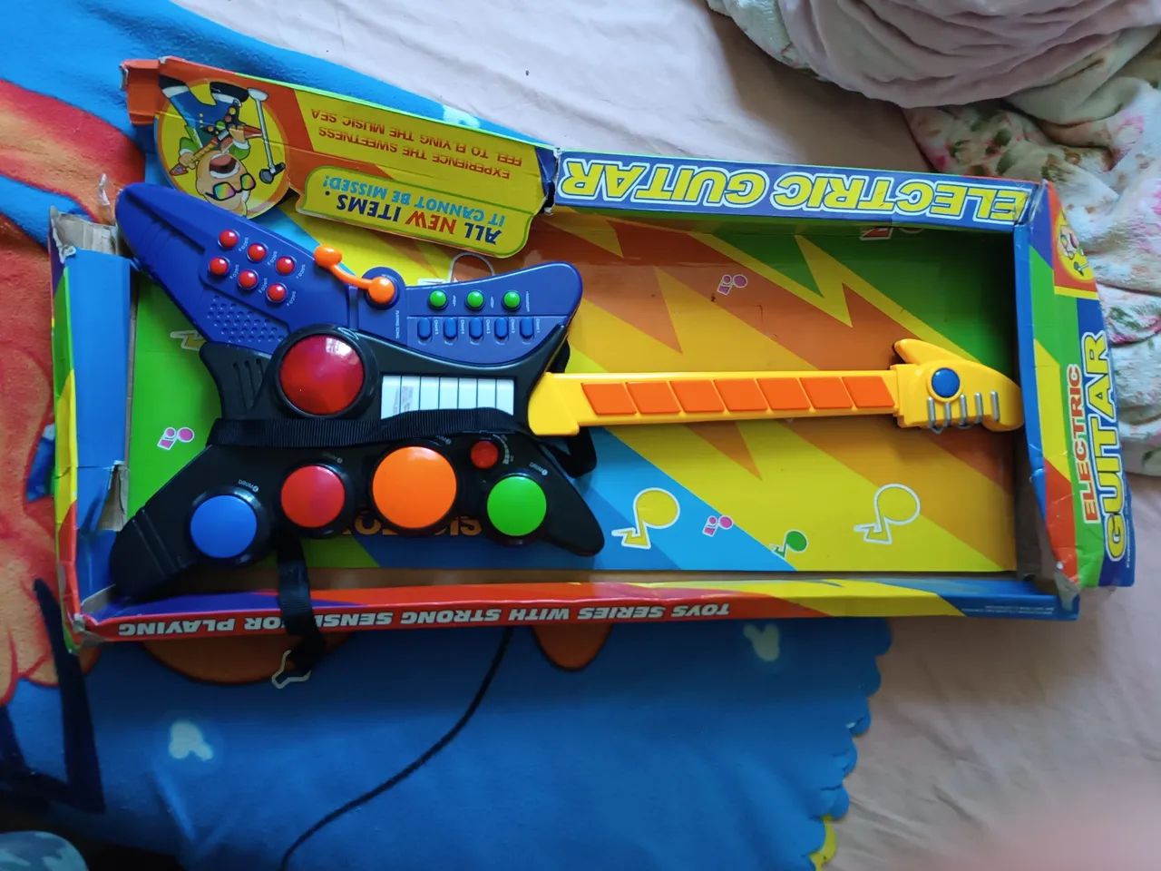 Guitarra elétrica de brinquedo