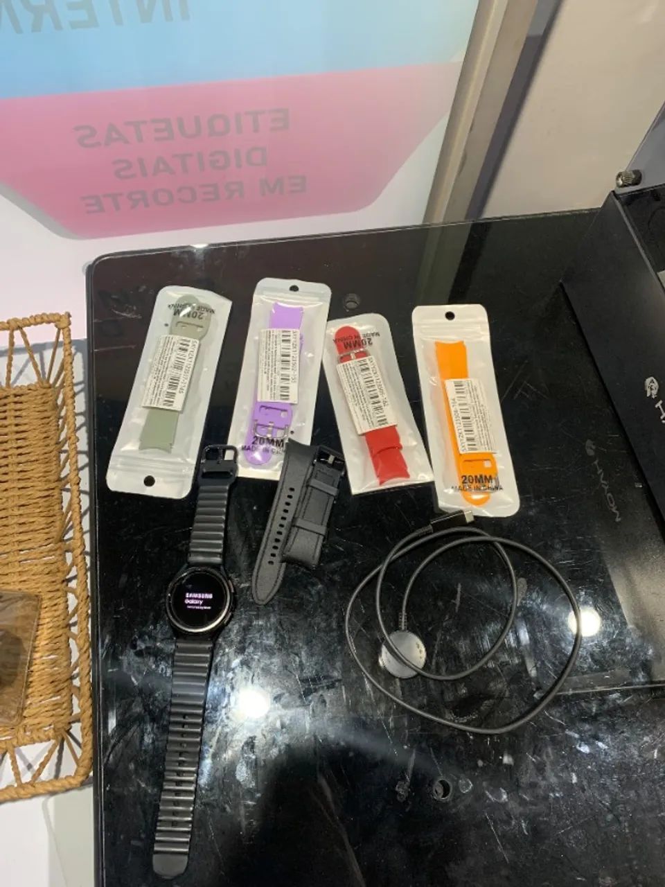 Galaxy Watch 6 Classic LTE + 5 pulseiras de brinde  ! - Foto 2