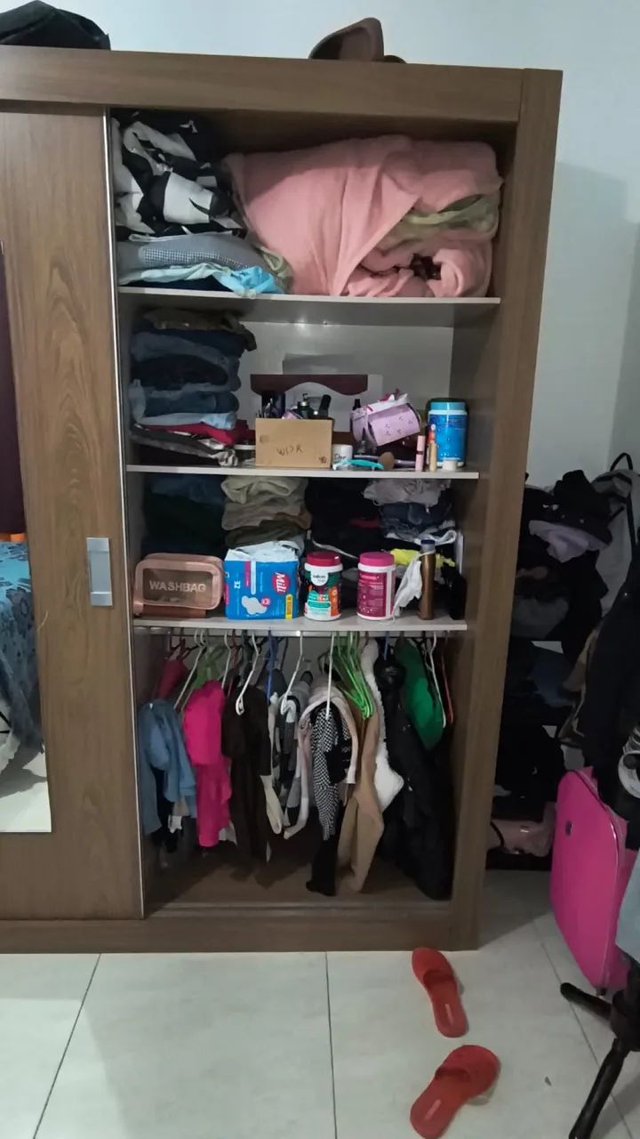 Guarda-roupa Casal Com Gavetas Internas E Cabideiro Grande - Foto 2