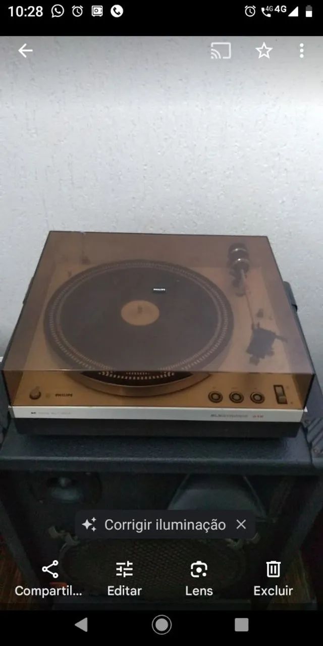 A um Toca Discos de Vinil Phillips.  - Foto 2