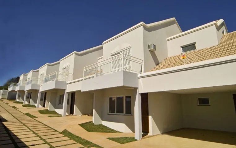 Vendo Sobrado Semi mobiliado centro - Foto 2