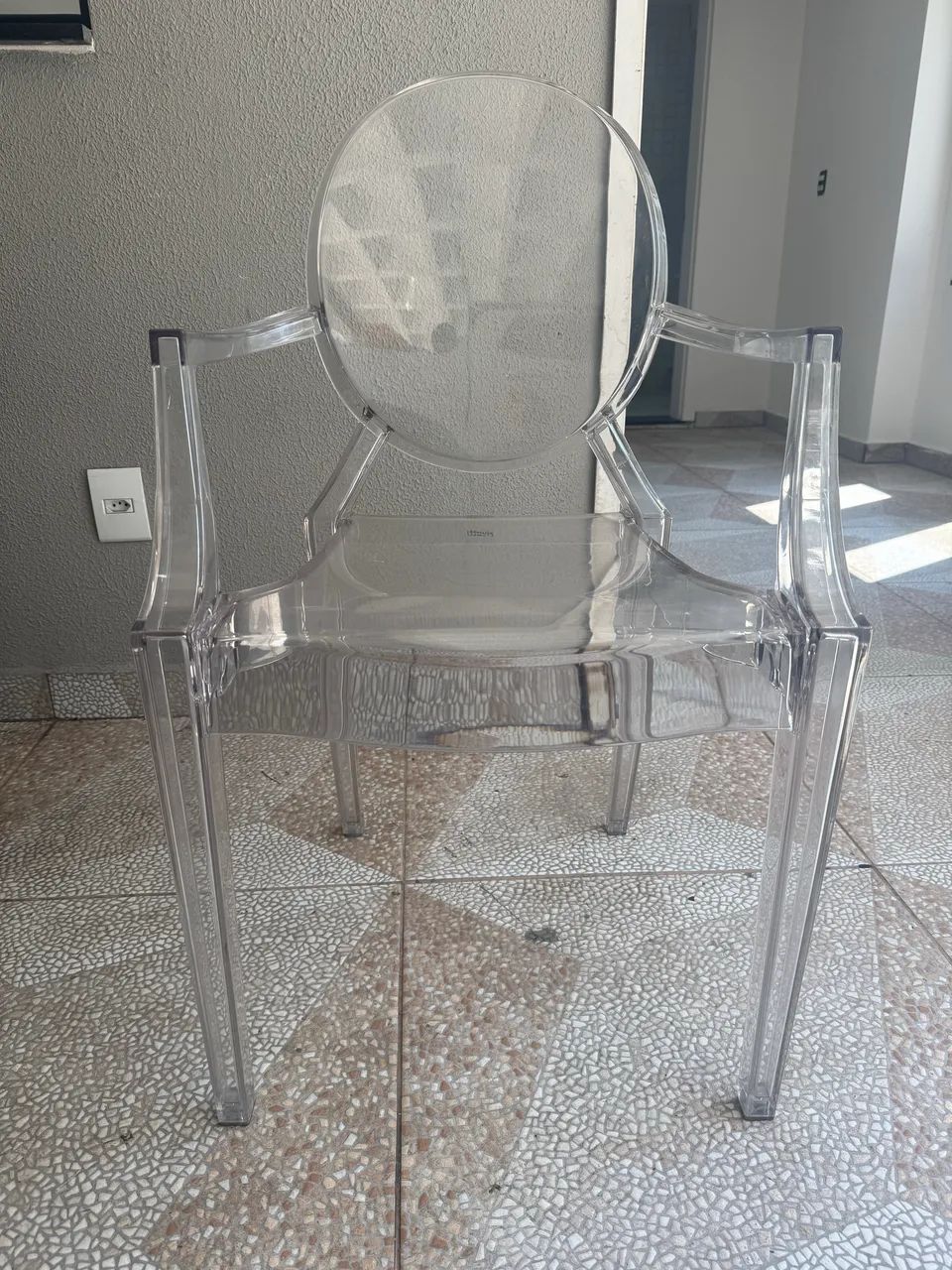 Cadeira de Acrílico Rivatti usada - Foto 2