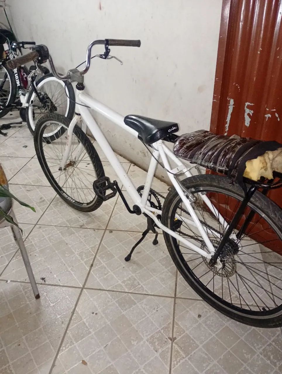 Vendo montadinha branca completa 
