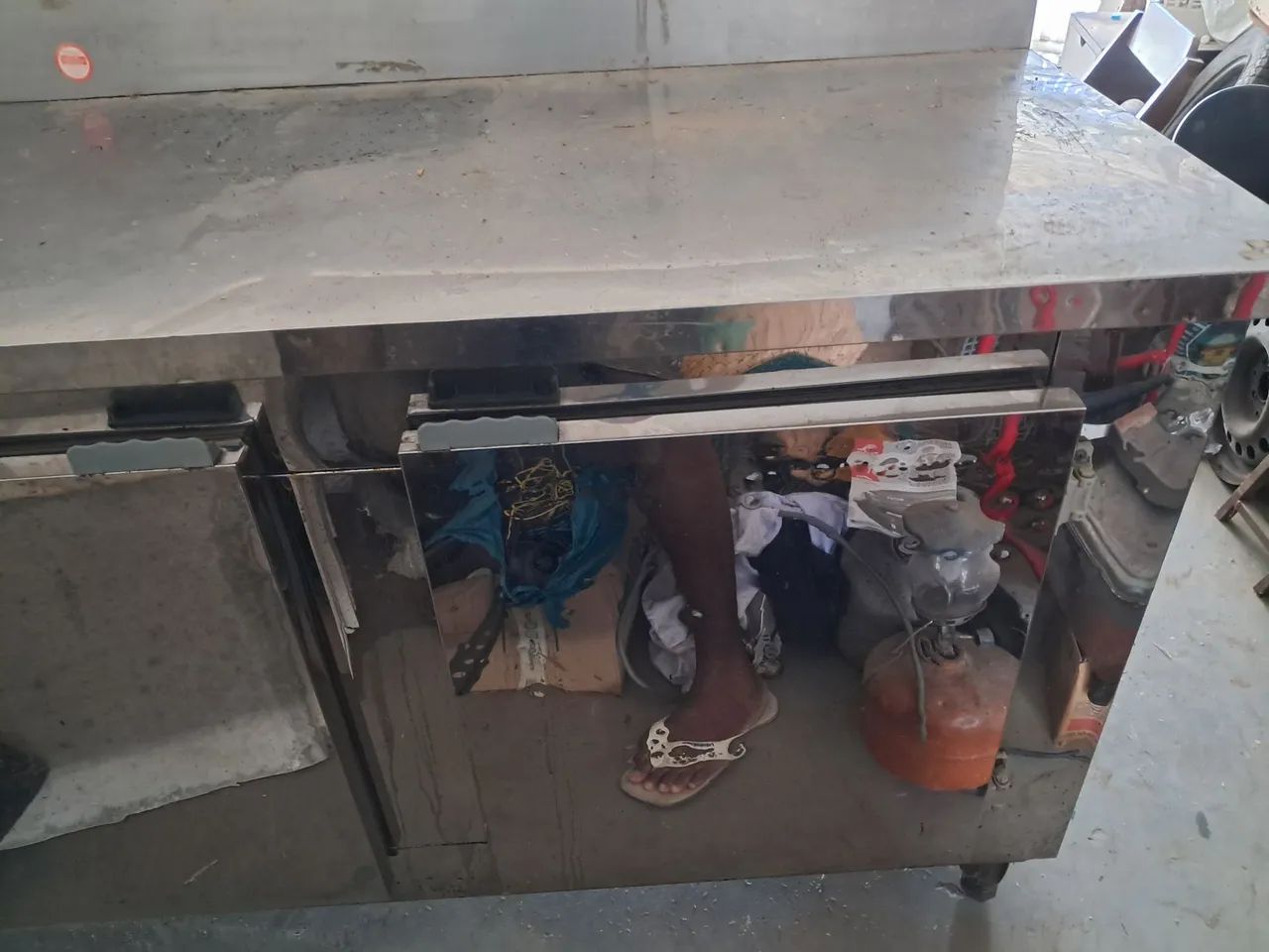 Vende-se  repositor  gelado  e uma vitrine aquecida - Foto 2