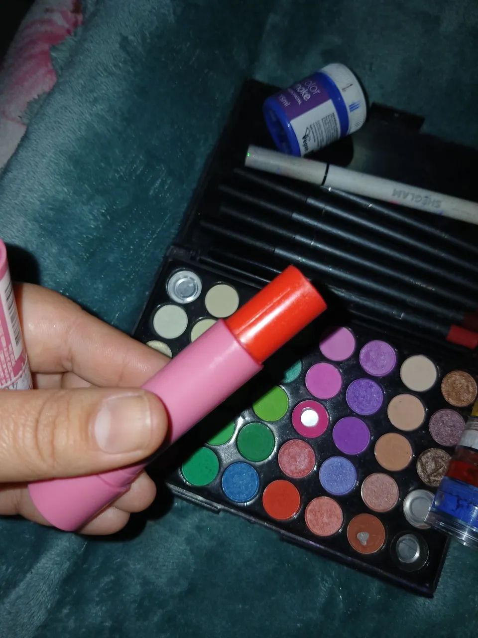 Kit com Maquiagem sombra lápis etc - Foto 2