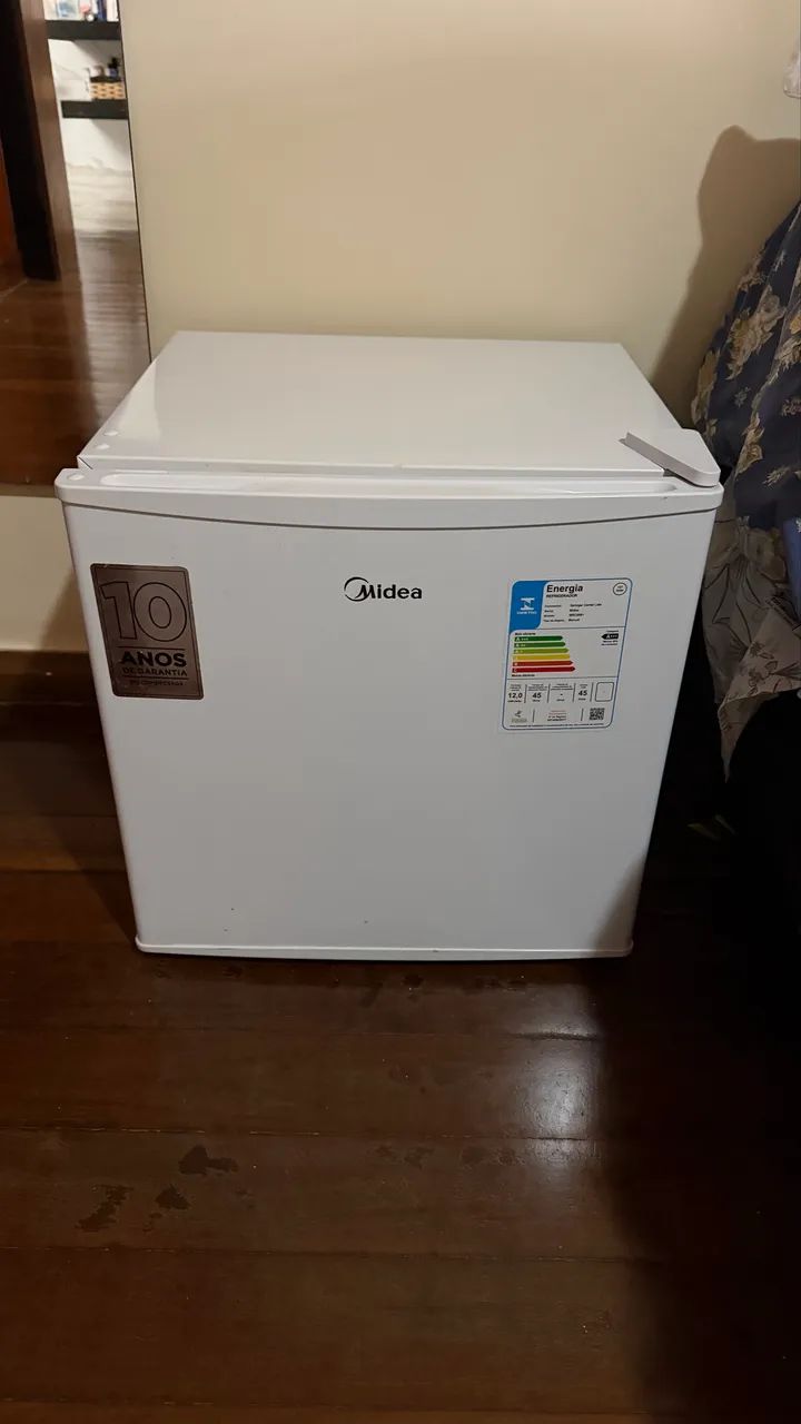 Frigobar Midea de 45 Litros