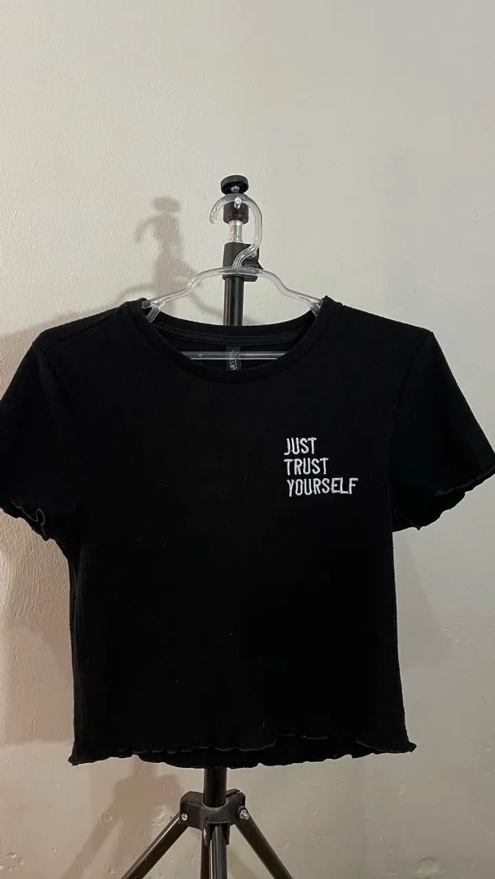 Blusa ?just trust yourself?