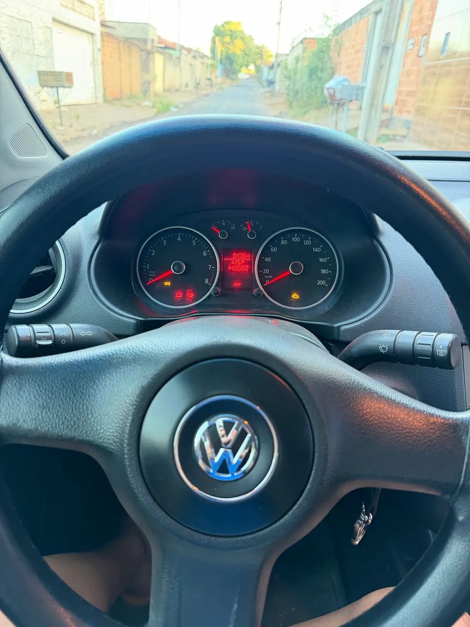 Volkswagen Voyage VOYAGE 1.0/1.0 City Mi Total Flex 8V 4p 2013
