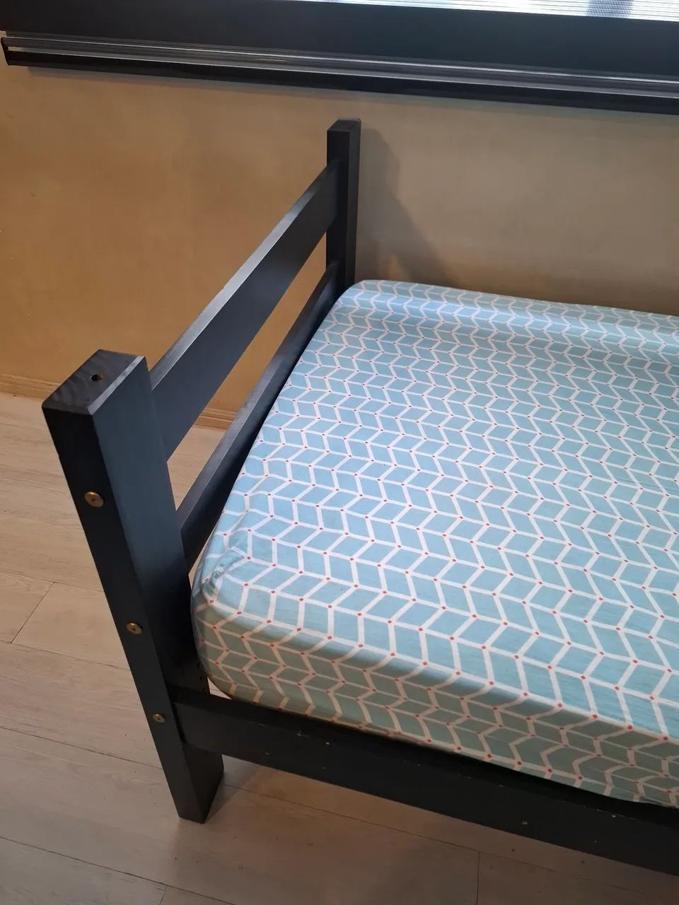 Cama de solteiro em madeira cor preto - Foto 5