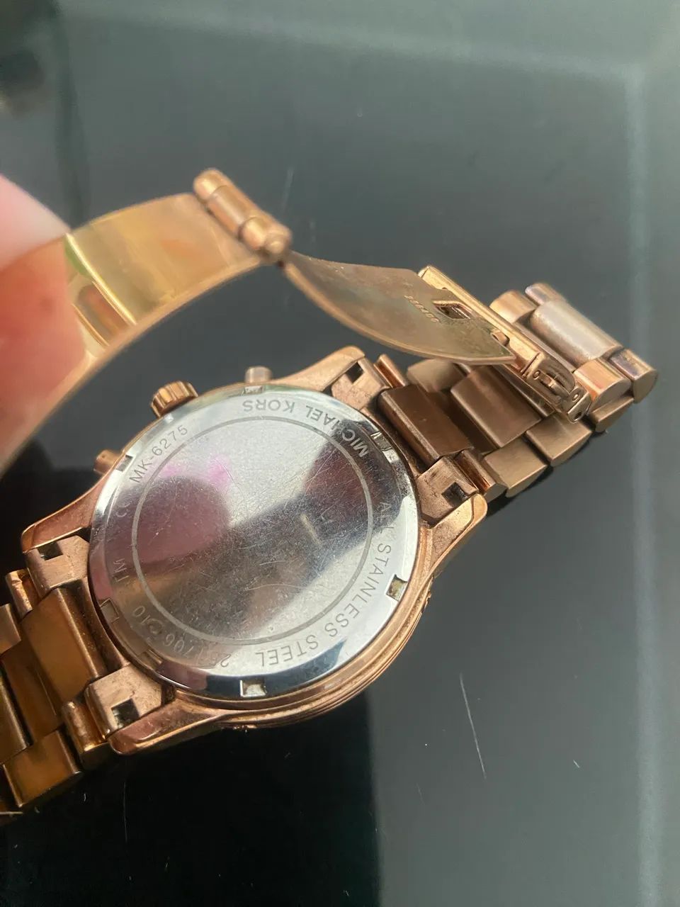 Relógio MK dourado feminino  - Foto 4