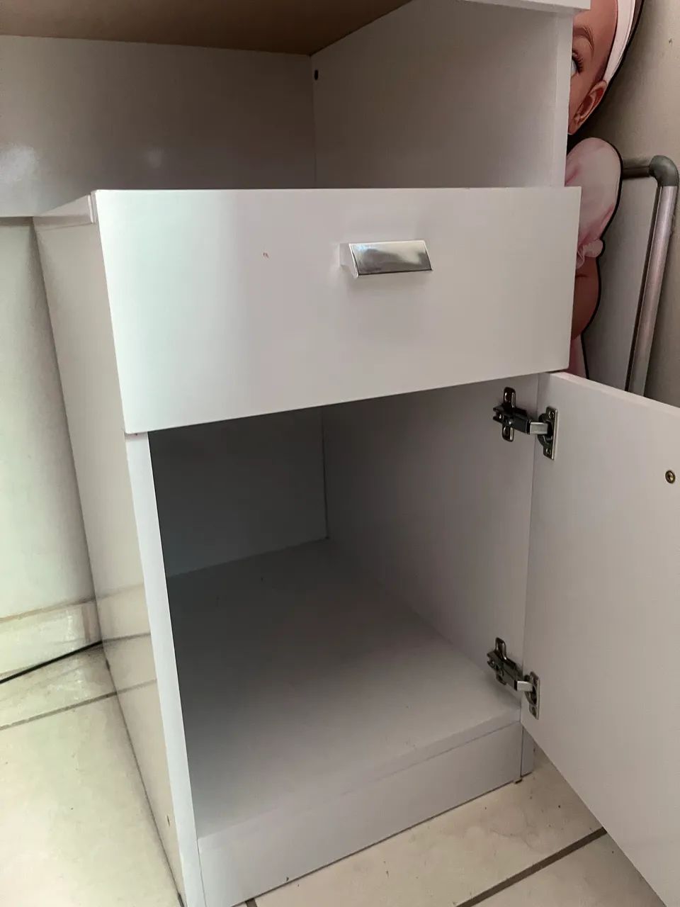 Mesa escritório/ penteadeira com cadeira semi novos