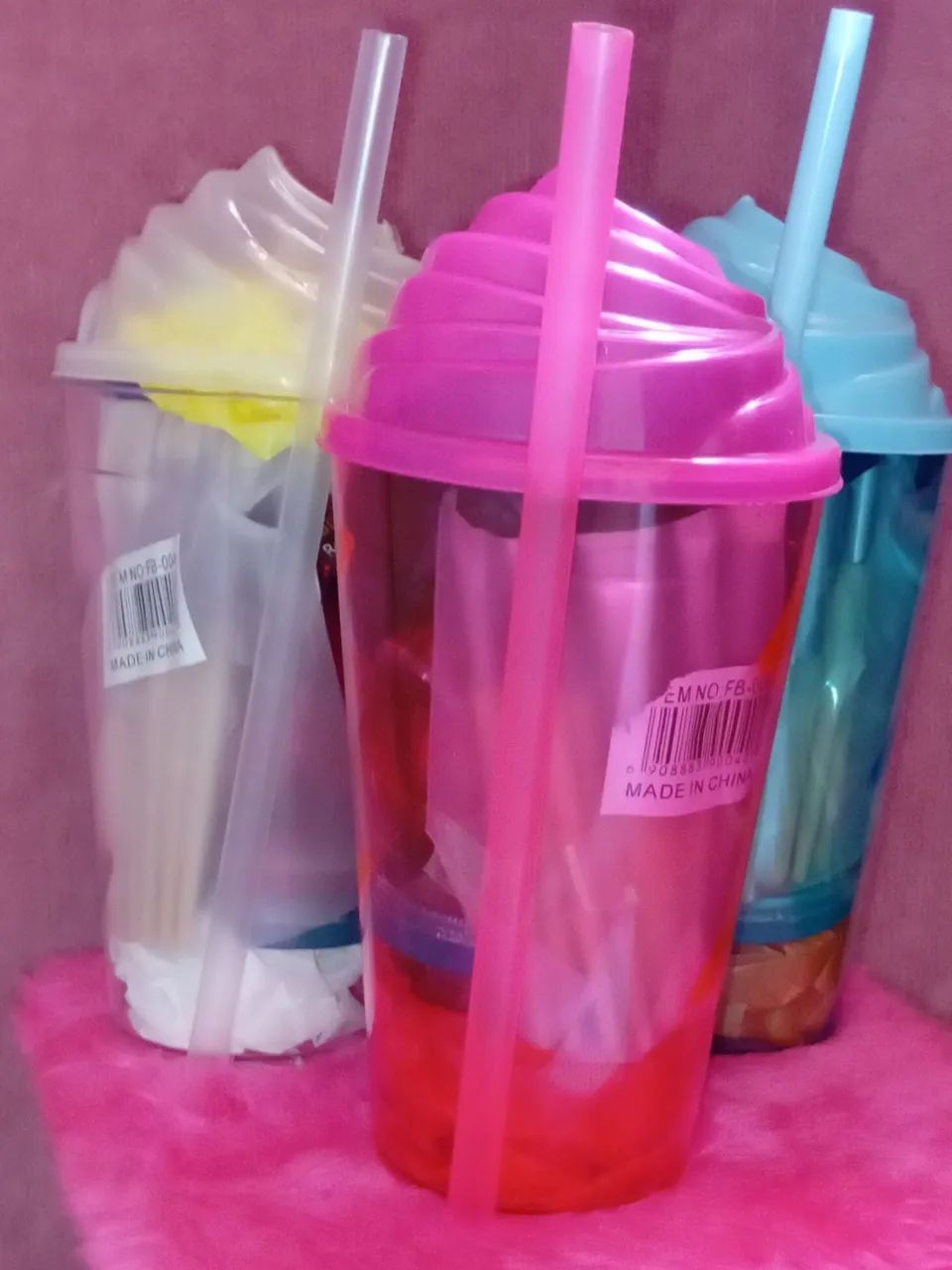 Copo Surpresa Com Itens de Maquiagem  - Foto 2