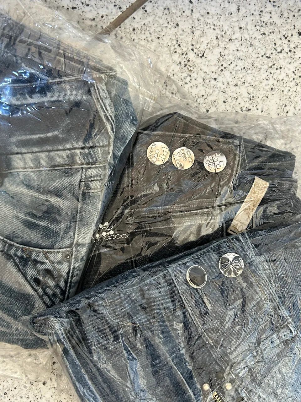 CALÇAS JEANS NOVA PARA REVENDER  - Foto 3