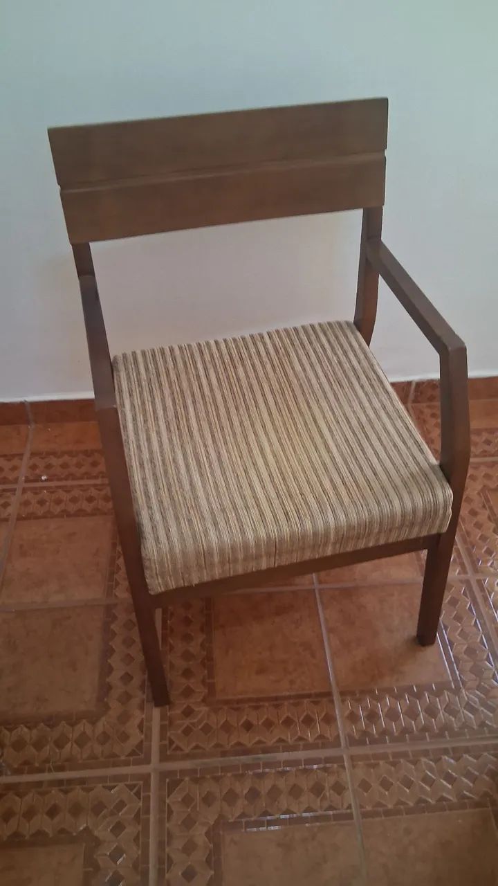  Cadeira de braços estilo vintage