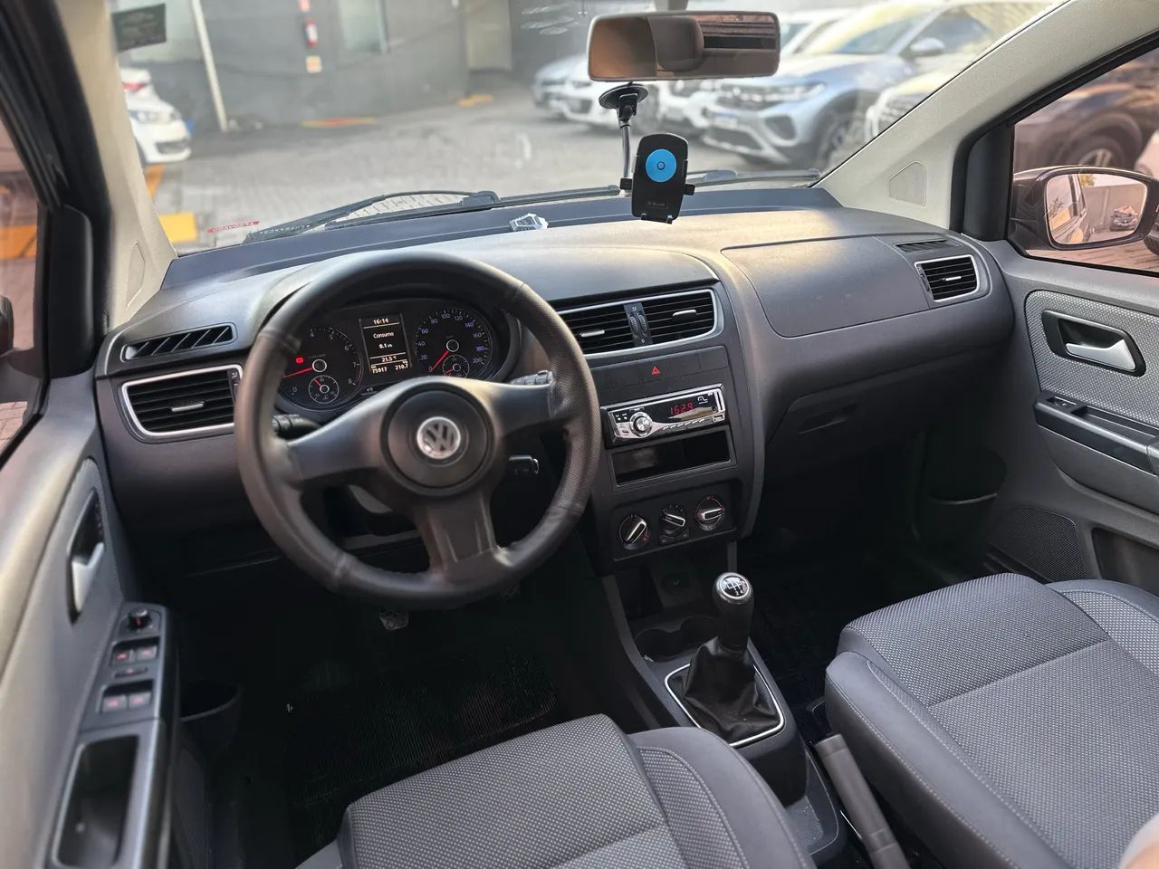 Volkswagen Fox 1.0 MI Total Flex 8V 5P 2011 - Foto 3