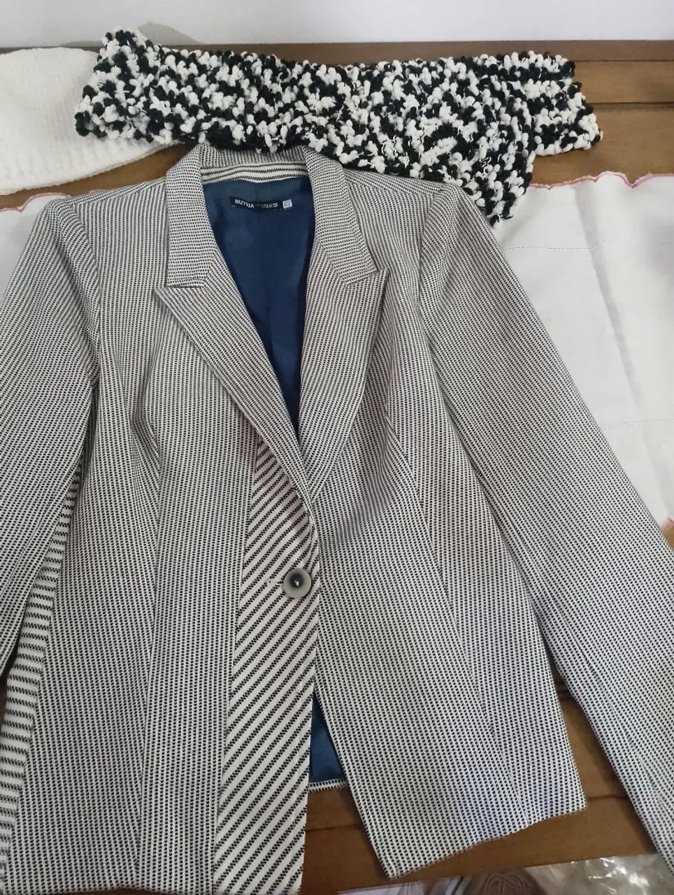 Paletó, cachecol e gorro , o gorro e cachecol sem uso  - Foto 5