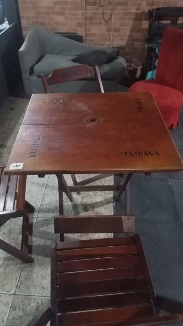Mesas de madeira para bar com cadeiras. - Foto 4