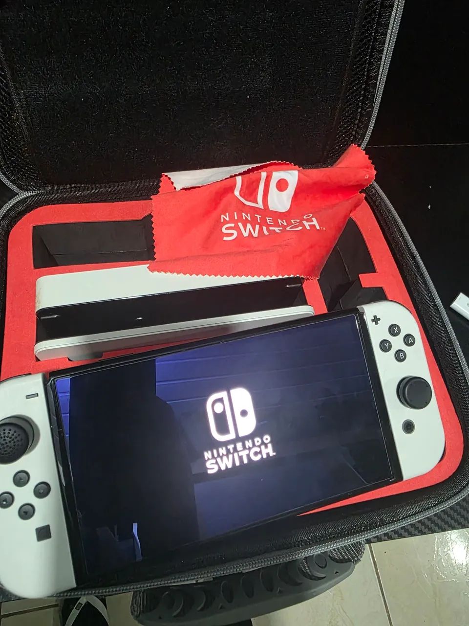 Nintendo Switch OLED Branco Completo + Case Rígido Excelente Estado - Foto 2