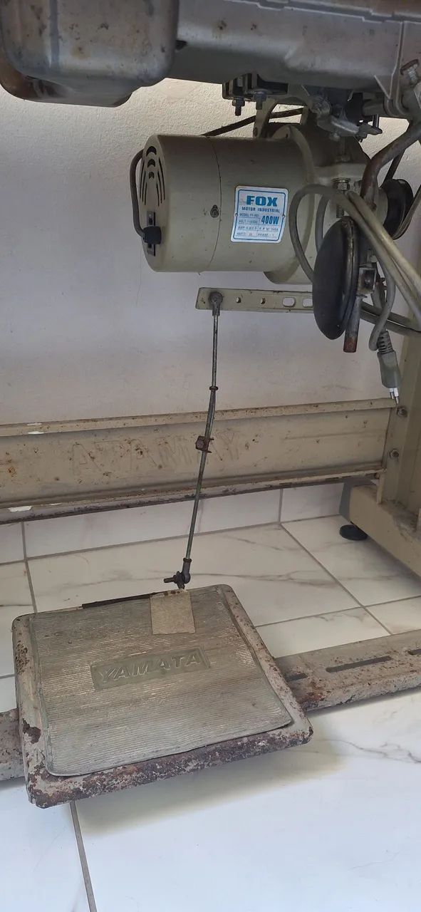 Máquina de Costura Reta Yamata com Bancada - Foto 3