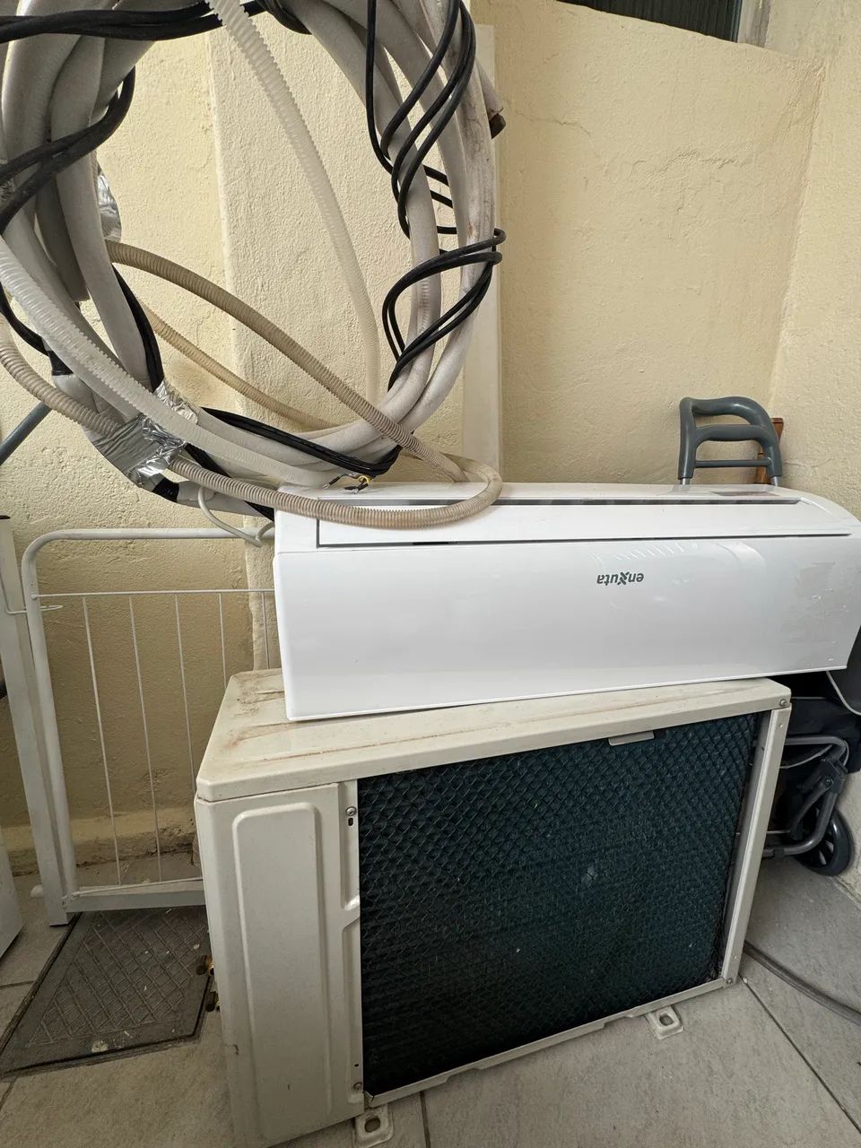 AR CONDICIONADO SPLIT QUENTE E FRIO ENXUTA 12000 BTUS