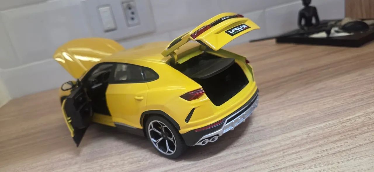 Lamborghini urus 1:20 - Hobbies e coleções - Vila Santa Catarina