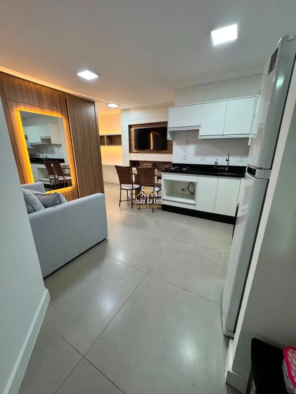 APTO PLANEJADO, MODERNO E COM TERRAÇO ACONCHEGANTE - Foto 2