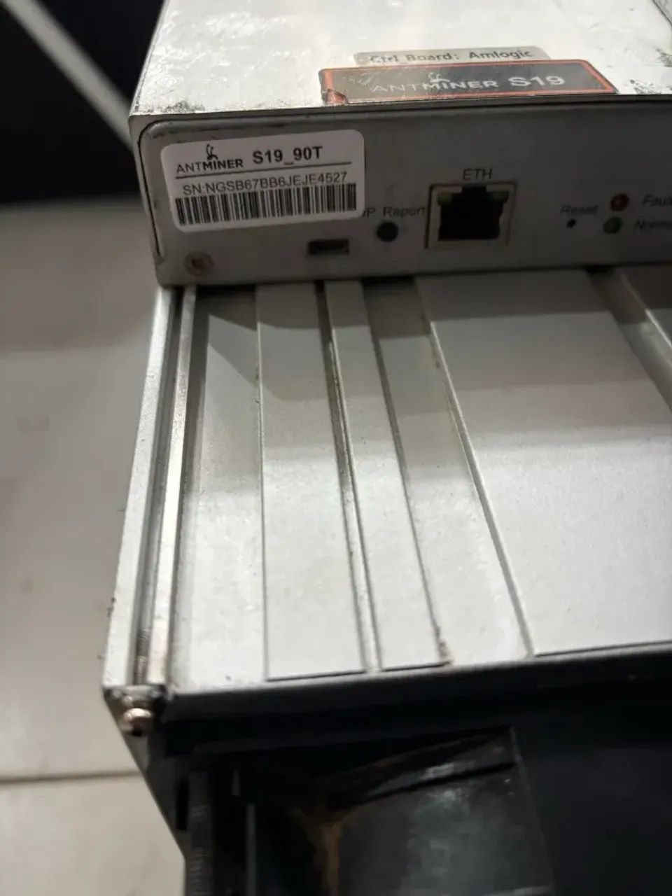 Mineradora Bitcoin Antminer S19 - Foto 2