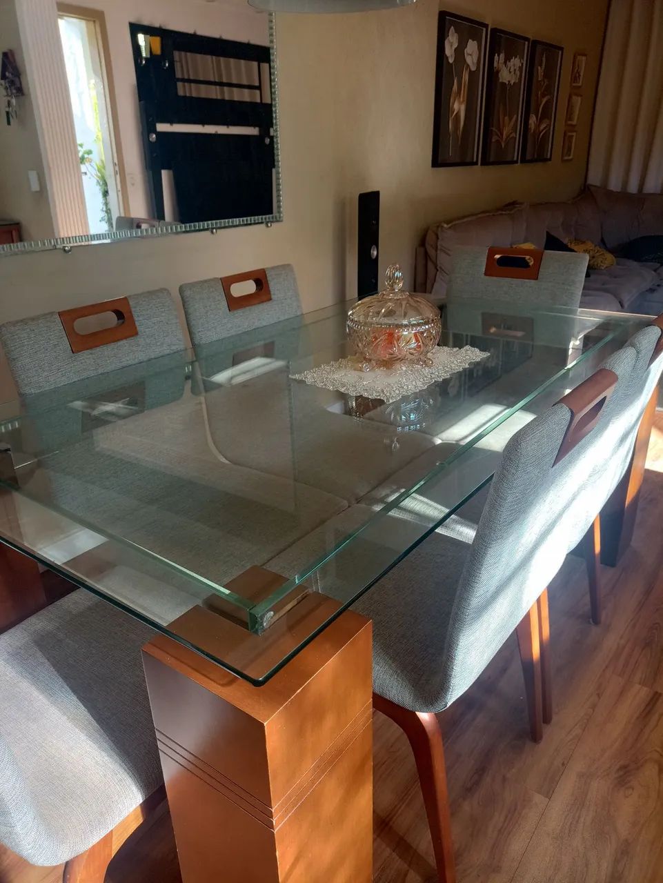 Mesa de Jantar Elegante - Madeira e Vidro Temperado 10mm