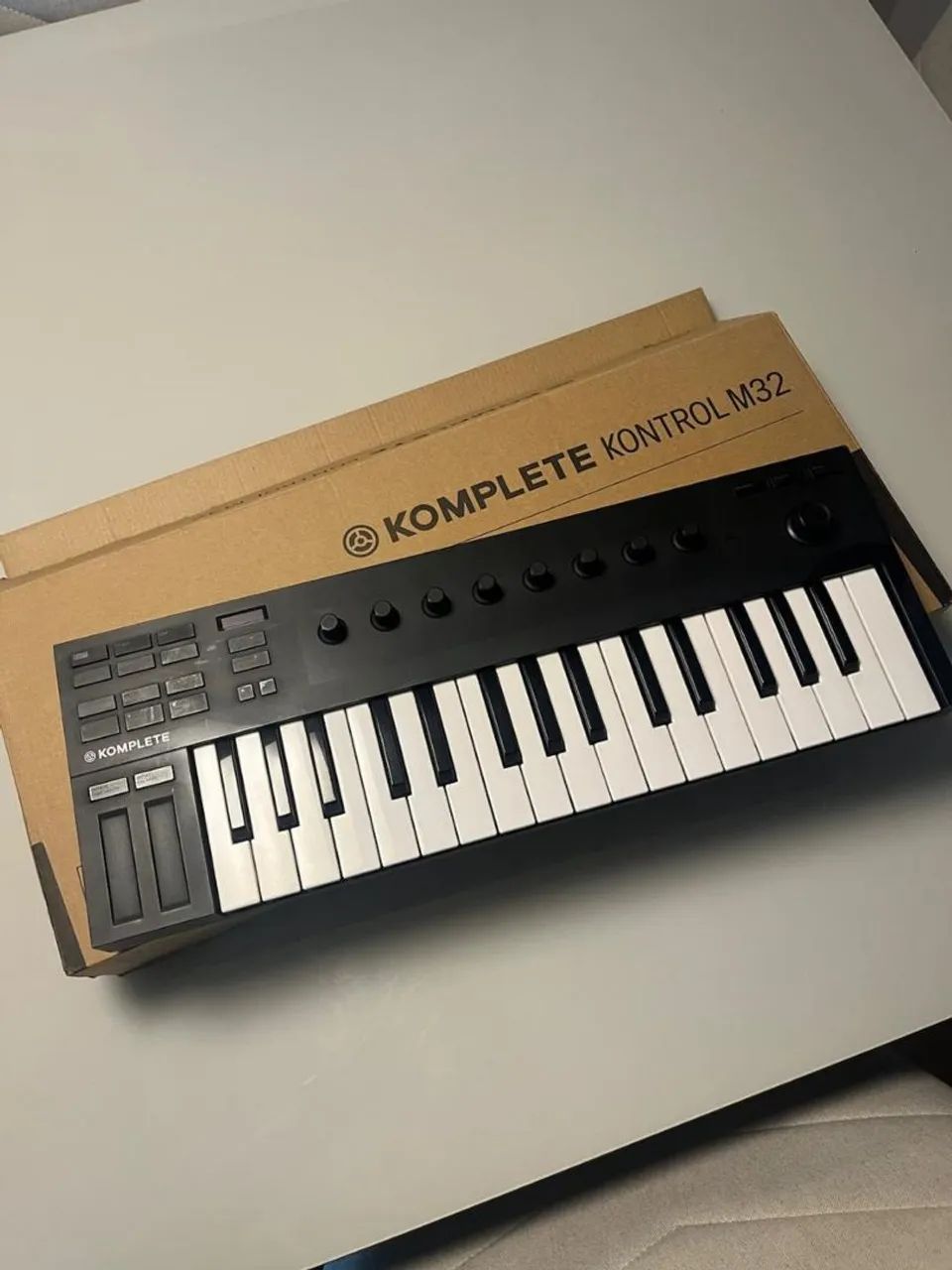 Native 　　　rivin 中古　KOMPLETE　KONTROL　M32 Instruments 正規 M32 KONTROL MIDIコントローラー KOMPLETE DTM・DAW