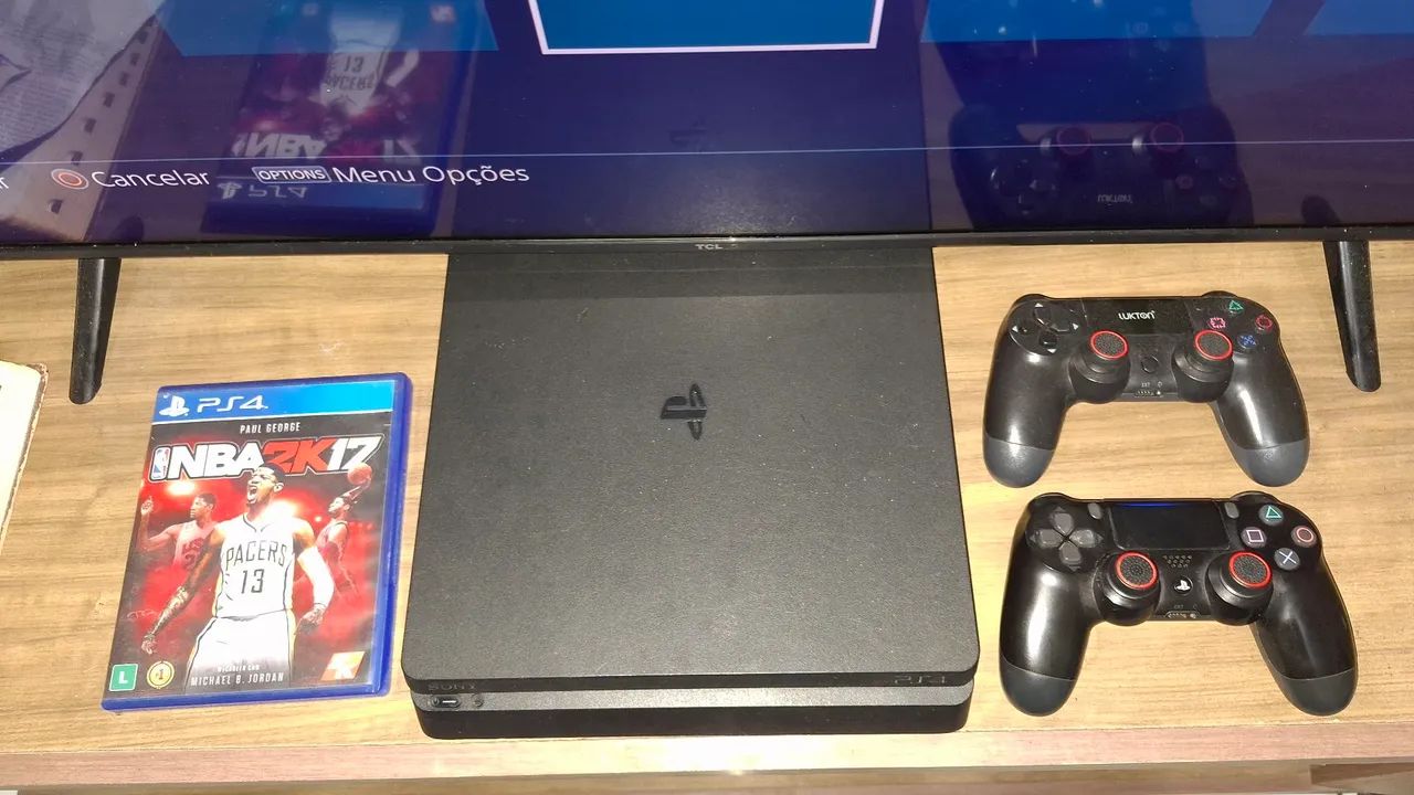 Ps4 com dois controles