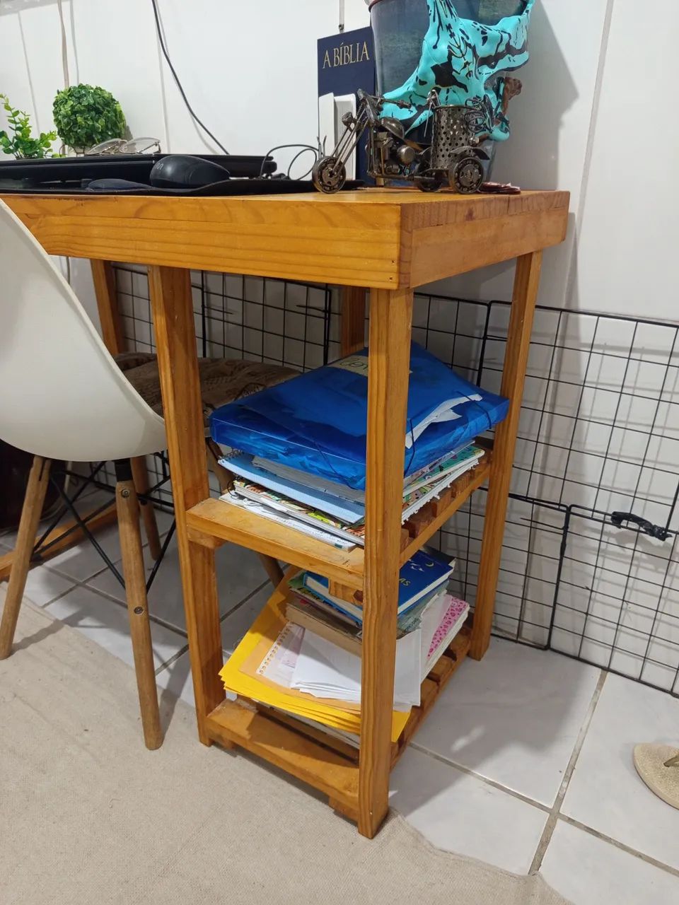 Study Desk.444717250842480640