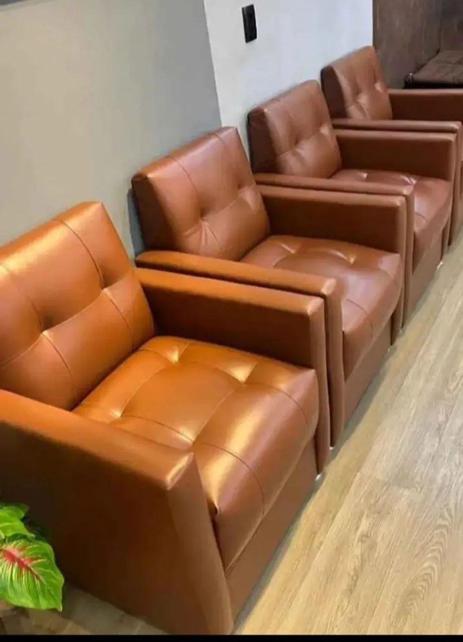 Poltronas  em top couro  RS  390 +30 entrega contato (98)9  *)
