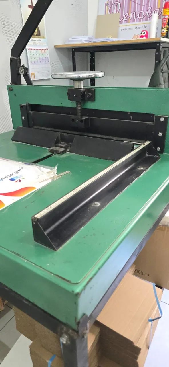 Guilhotina de papel profissional de facão semi industrial boca util de 70cm - Foto 5
