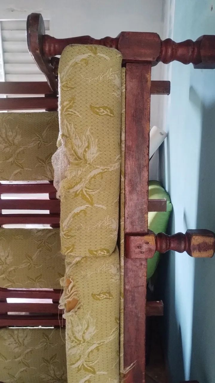 Sofá de madeira  65746288452611124