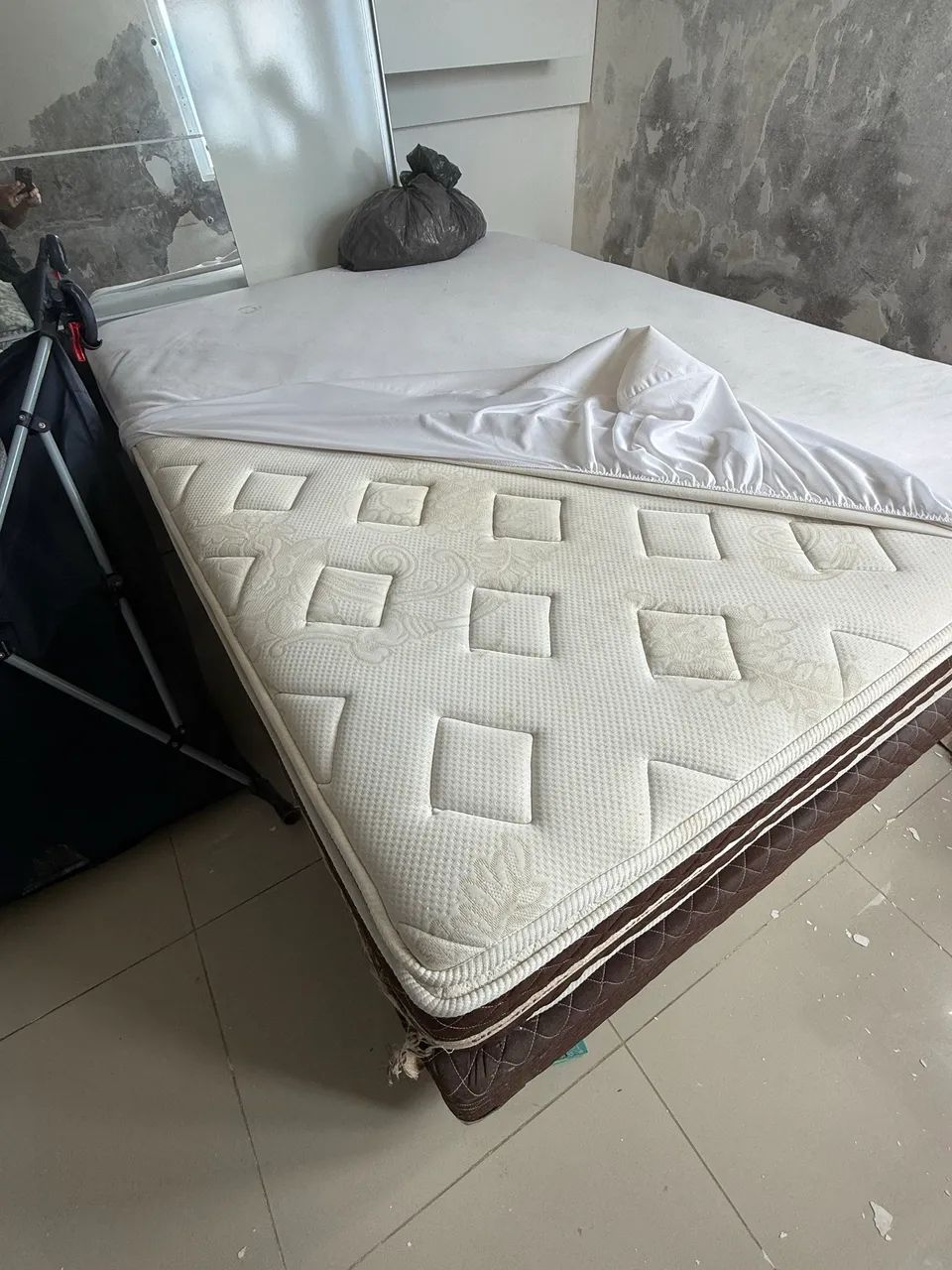 Cama de casal Box com colchão PilowTop perfeito estado - Foto 2