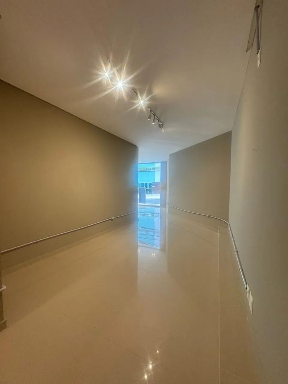 SALA COMERCIAL PRÓXIMO À AVENIDA BRASIL - BALNEÁRIO CAMBORIÚ - Foto 4