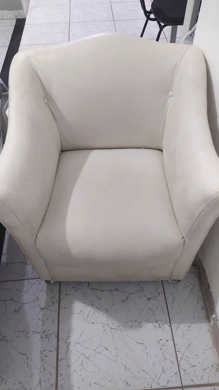 Poltrona Decorativa Off-White (Sem Rasgos) - Muito Bem Conservada!