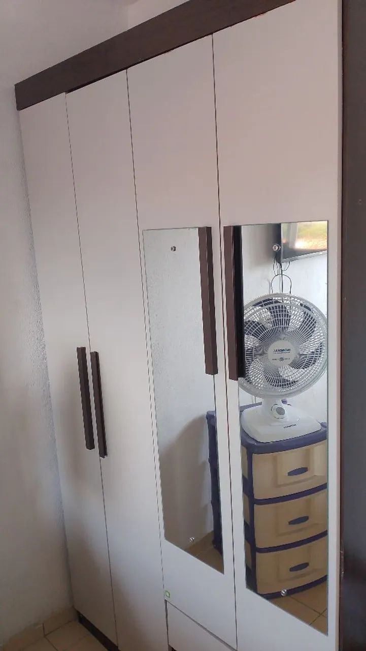 Guarda-roupa de solteiro