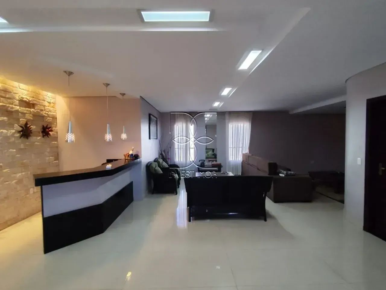 Excelente Casa em Condomínio Fechado com 5 Quartos e Espaço para Lazer