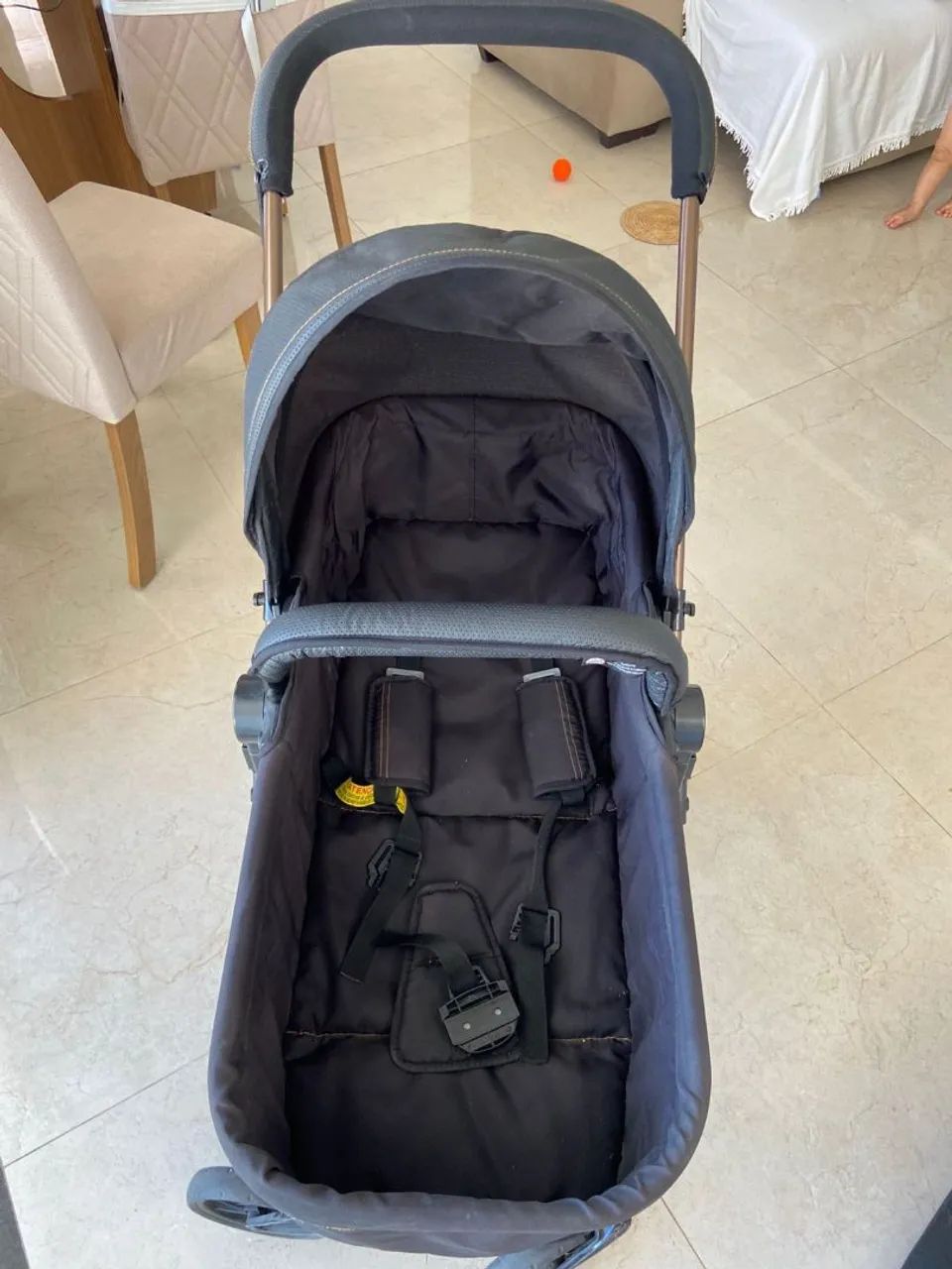 Carrinho de bebe com bebe conforto