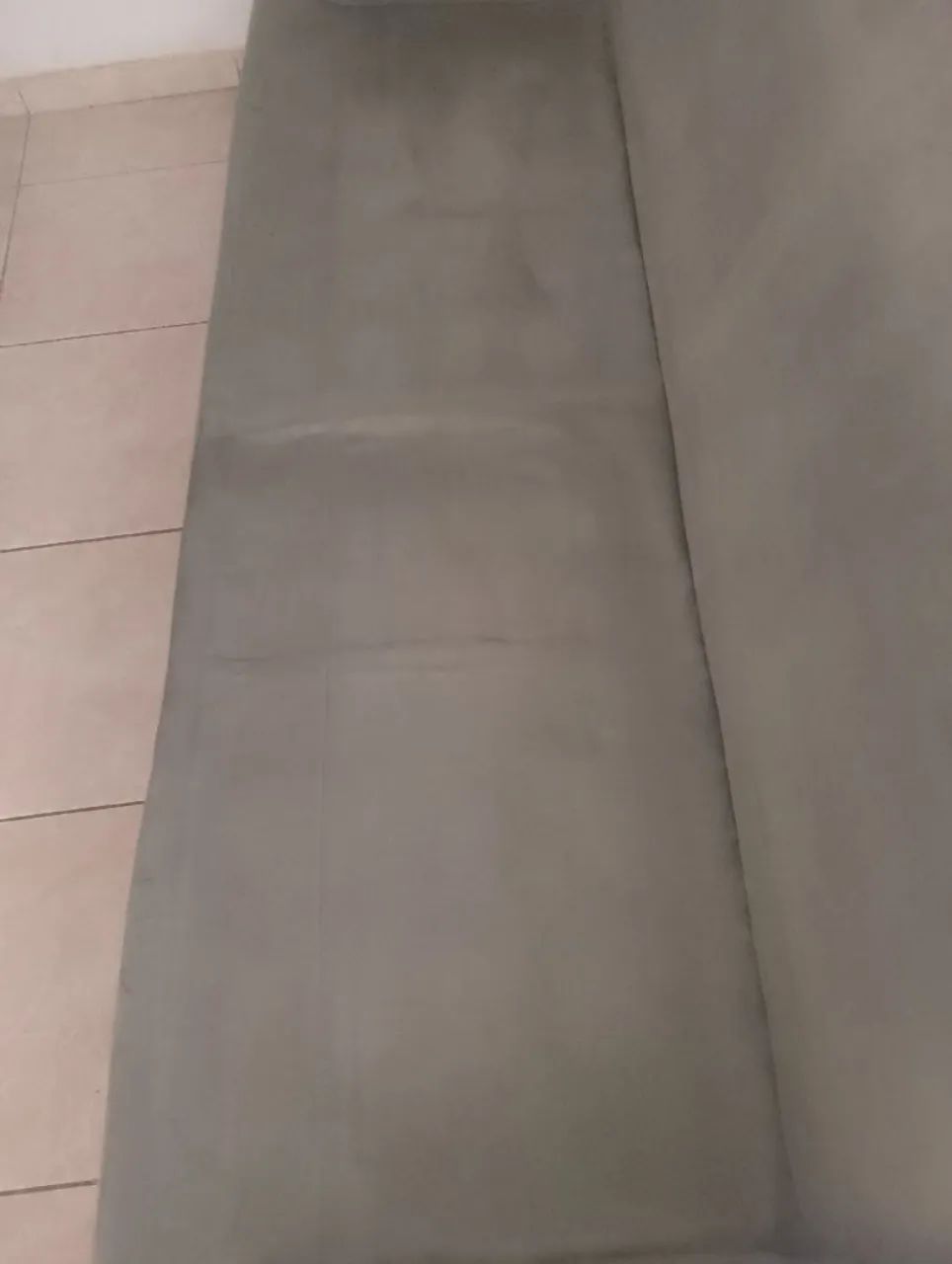 Sofá grande cabe 5 pessoas sentada  - Foto 2