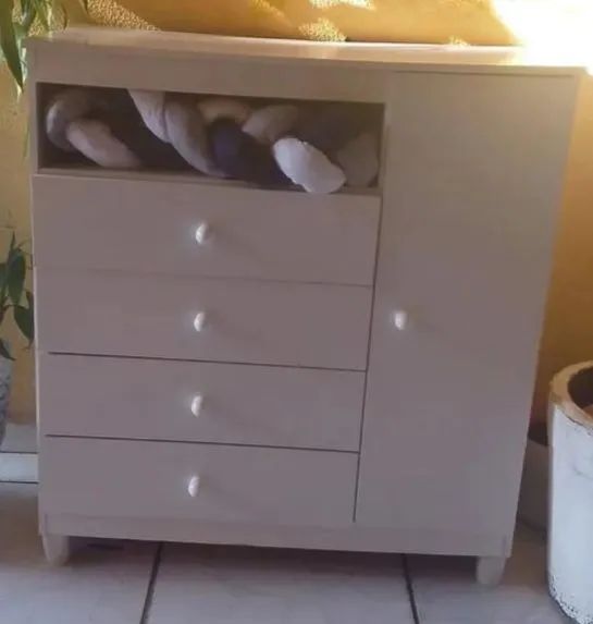 Vendo cômoda de bebe