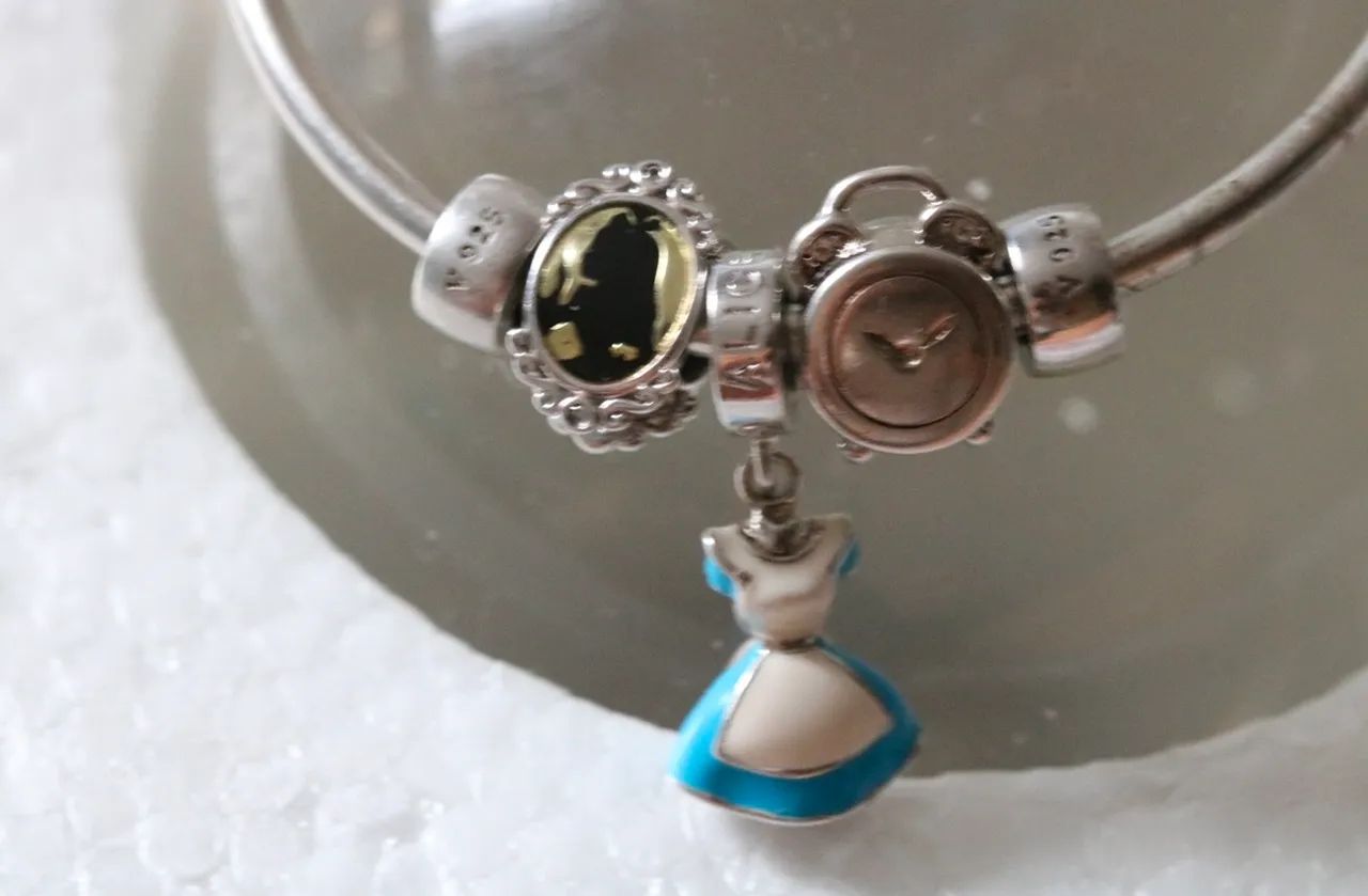 Pulseira, dois stopper e três pingentes da vivara original  - Foto 2