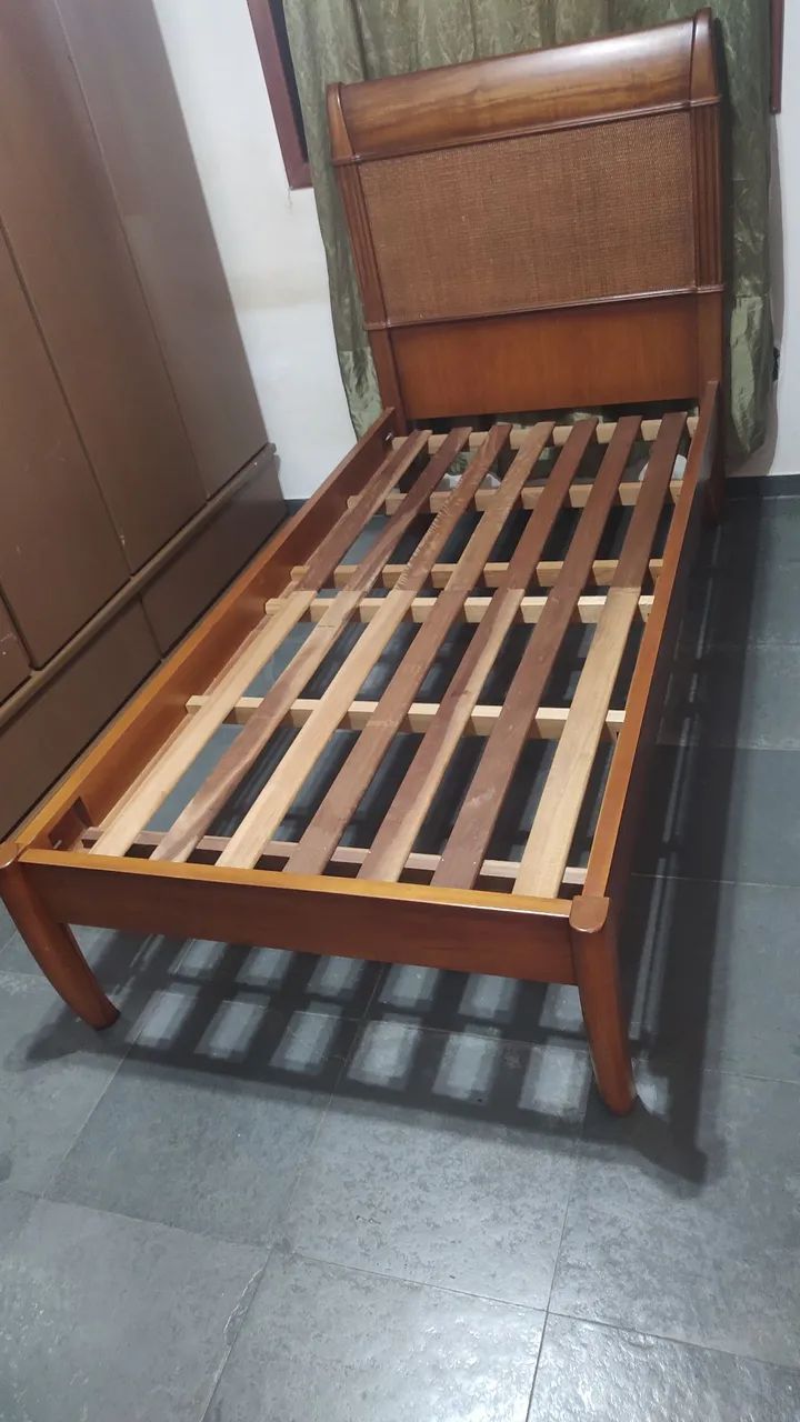 Conjunto de cama e cabeceira de cama de madeira maciça  - Foto 3