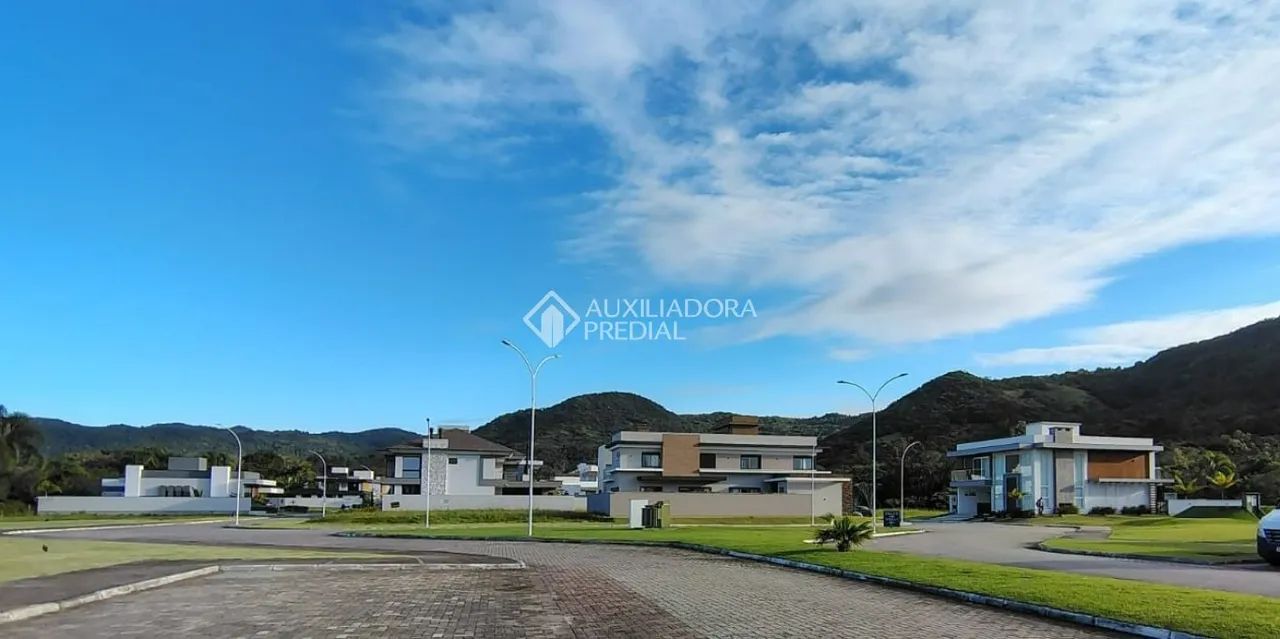 Terreno com 588m2, cercado de beleza e segurança. - Foto 3