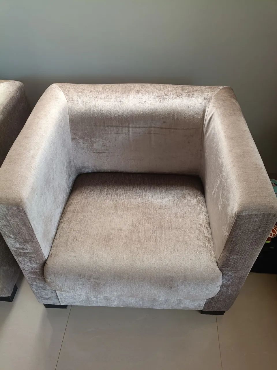  Par de Poltronas Cinza em Tecido - Foto 5